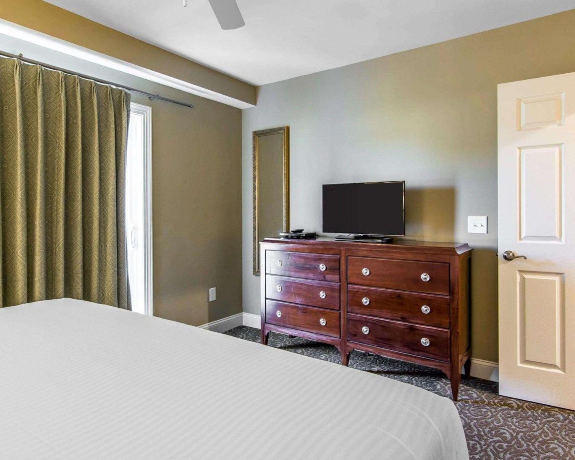 บลูกรีน พาร์คไซด์ วิลเลียมส์เบิร์ก แอสเซนด์ รีสอร์ต คอลเลคชั่น Hotel ภายนอก รูปภาพ
