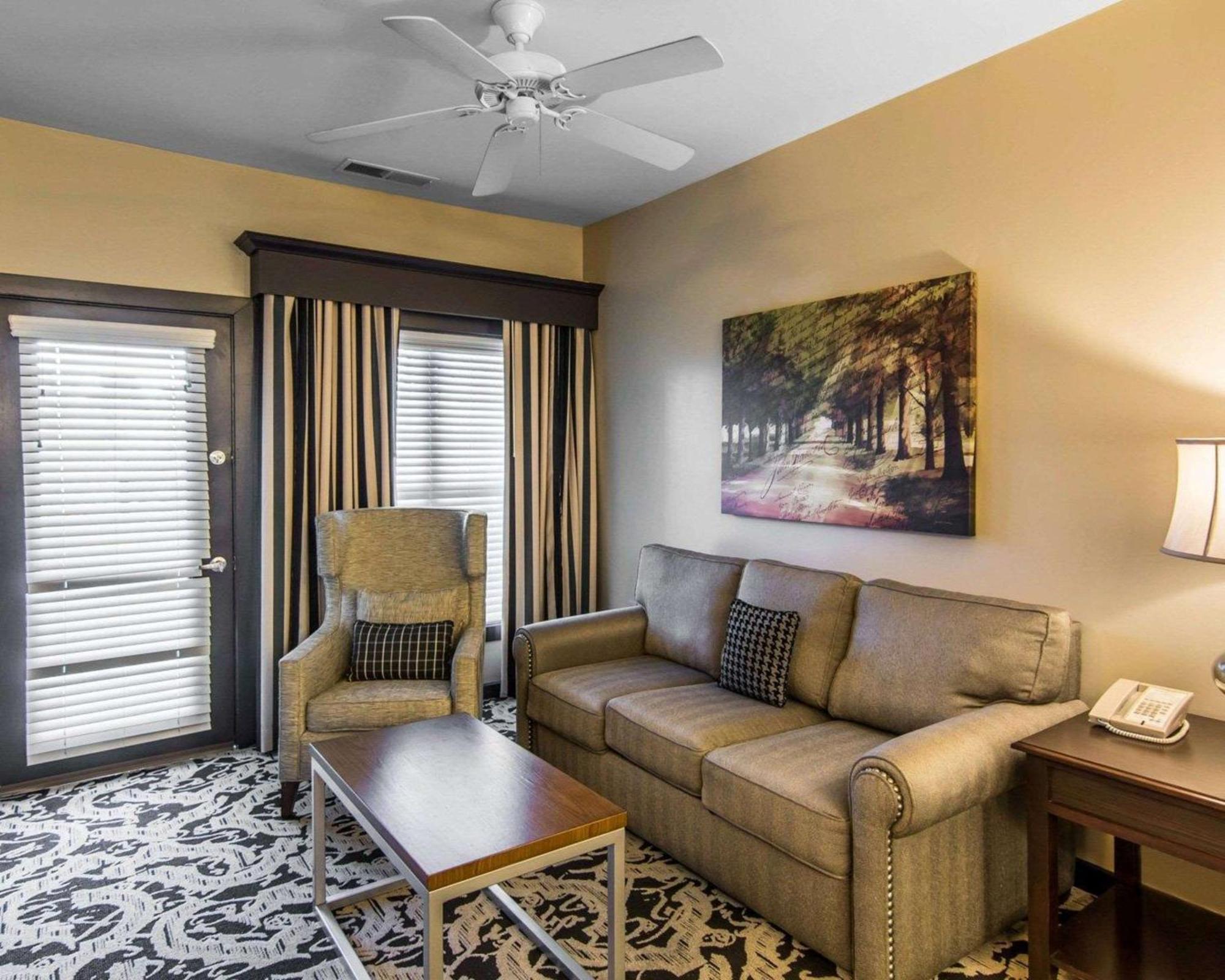บลูกรีน พาร์คไซด์ วิลเลียมส์เบิร์ก แอสเซนด์ รีสอร์ต คอลเลคชั่น Hotel ภายนอก รูปภาพ