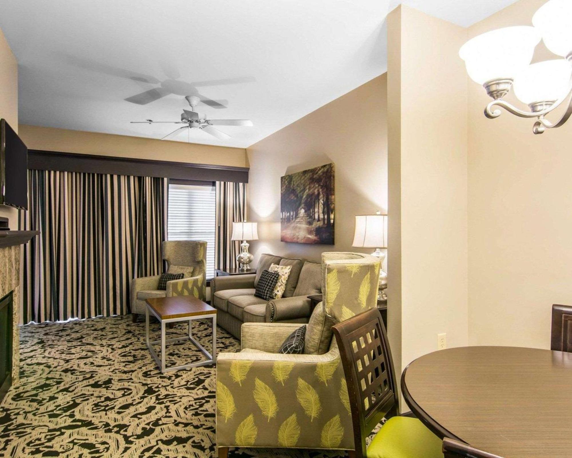 บลูกรีน พาร์คไซด์ วิลเลียมส์เบิร์ก แอสเซนด์ รีสอร์ต คอลเลคชั่น Hotel ภายนอก รูปภาพ