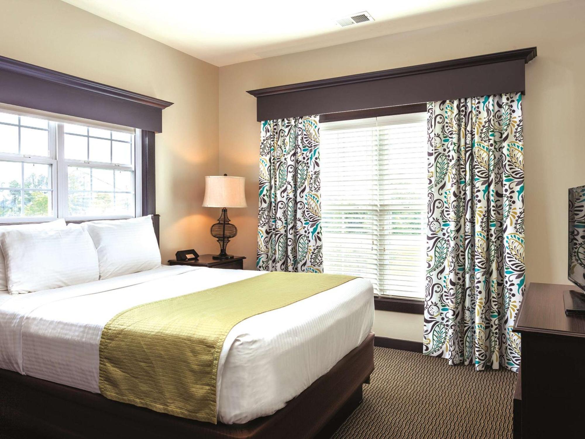 บลูกรีน พาร์คไซด์ วิลเลียมส์เบิร์ก แอสเซนด์ รีสอร์ต คอลเลคชั่น Hotel ภายนอก รูปภาพ
